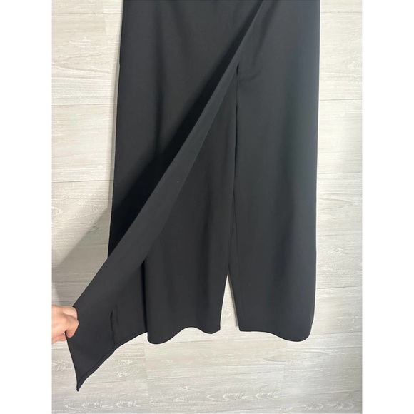 Club Monaco Yolande Black Gold Button
Palazoo Wide Leg Crop Pants - Picture 7 of 8